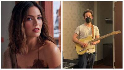 Mandy Moore - Taylor Goldsmith - Chris Willman-Senior - How Mandy Moore Played a Concert With COVID-Stricken Husband Taylor Goldsmith — Who Was Quarantined in a Dressing Room - variety.com - Nashville