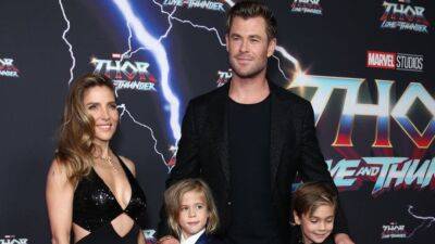 Chris Hemsworth - Elsa Pataky - Taika Waititi - Jane Foster - Chris Hemsworth's Twin Sons Make an Adorable Red Carpet Debut at 'Thor: Love and Thunder' Premiere - etonline.com - Australia - India