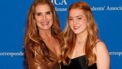 Brooke Shields Won't Let Her Teenage Daughters Try the Skinny Brow Trend: ‘You’ll Be Sorry' - www.glamour.com