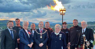 Beacon lit at Dumbarton Castle to mark Queen's Platinum Jubilee - dailyrecord.co.uk - Scotland - city Windsor