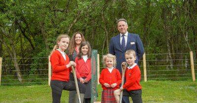 Pupils plant trees at Perthshire resort as part of Platinum Jubilee celebrations - www.dailyrecord.co.uk - Britain