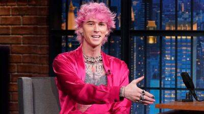 Megan Fox - Seth Meyers - Machine Gun Kelly Jokes About Why He Smashed Champagne Glass on His Head Following MSG Concert - etonline.com - county Garden - county York - city New York, county Garden