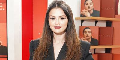 Selena Gomez - Selena Gomez Reveals Her Favorite Shade From Rare Beauty's New Lipstick & Liner Collection - justjared.com - Santa Monica