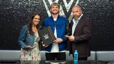 Logan Paul - Stephanie Macmahon - Vince Macmahon - Logan Paul Signs WWE Contract Through 2023 - variety.com - Britain - state Connecticut