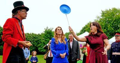 prince Andrew - Sarah Ferguson - princess Beatrice - Aled Jones - Royal Family - Princess Eugenie - Eugenie and Beatrice try plate spinning on final day of Platinum Jubilee celebrations - ok.co.uk - London - Charlotte