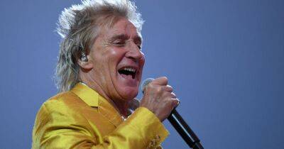 Kate Middleton - Rod Stewart - Penny Lancaster - Neil Diamond - Diana Ross - Party at the Palace viewers accuse Rod Steward of 'butchering' Sweet Caroline as Prince George sings along - ok.co.uk - Britain - Charlotte