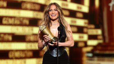 Jennifer Lopez Gets Emotional Accepting MTV Generation Award; Thanks Family, Fans and Even Naysayers - thewrap.com