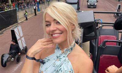 Holly Willoughby's pageant selfie gets majorly interrupted - hellomagazine.com