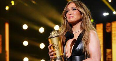 Jennifer Lopez in tears as she thanks boyfriend Ben Affleck at MTV Movie & TV Awards - www.ok.co.uk - USA - California