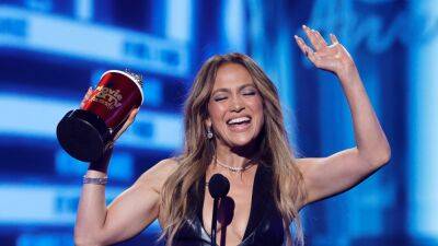Jennifer Lopez, Icon, Thanked the Haters in Her MTV Movie Awards Acceptance Speech - www.glamour.com