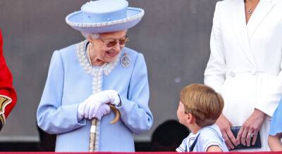 Lip Reader Reveals What Prince Louis Asked Queen Elizabeth After Photo of Them Goes Viral! - www.justjared.com - Britain