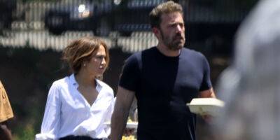 Jennifer Lopez - Benny Medina - Matt Damon - Michael Jordan - Phil Knight - Jennifer Lopez Visits Fiancé Ben Affleck On Set of 'Nike' Movie in LA - justjared.com - Los Angeles - Jordan