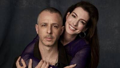Anne Hathaway - James Gray - Kendall Roy - Rebekah Neumann - Anne Hathaway and Jeremy Strong Go Deep on Immersive Acting and the Time He Couldn’t Stay Method - variety.com - New York