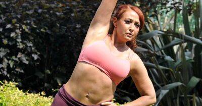 The Apprentice star Amy Anzel works up a sweat as she shows off her weight loss during outdoor yoga session - www.manchestereveningnews.co.uk - Manchester - Hague