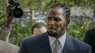 Can Fly - Federal prosecutors want R. Kelly sentenced to at least 25 years in prison for sex crimes conviction - foxnews.com - New York - Chicago - county Williams - county Cook