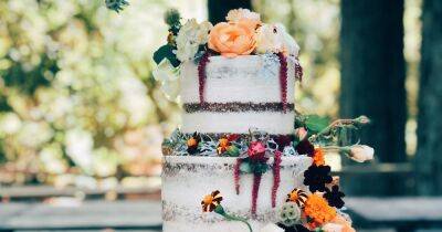 The top five wedding cake trends of 2022 - from pressed floral to acrylic tiers - www.ok.co.uk