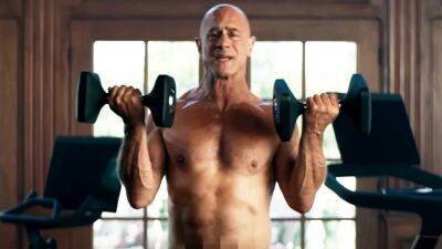 Chris Noth - Christopher Meloni - Christopher Meloni Works Out Naked in New Ad - etonline.com