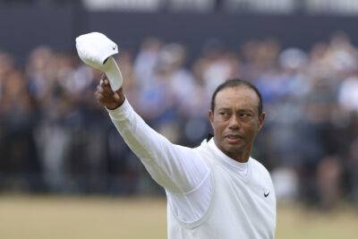 Tiger Woods Wipes Away Tears After Missing The Cut At The British Open - etcanada.com - Britain - Scotland - county Andrews