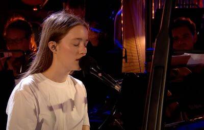 Watch Sigrid cover Neil Young’s ‘Old Man’ with an orchestra - www.nme.com