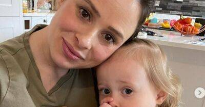 Camilla Thurlow hits back at troll who called her 'classless' for breastfeeding her baby in car - www.ok.co.uk