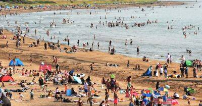 Scotland sizzles as temperatures exceed 30C in parts of the country - www.dailyrecord.co.uk - Britain - Scotland - county Garden