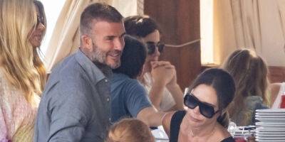 David & Victoria Beckham Dine Out With Sarah Ferguson in Italy - www.justjared.com - Italy - city Venice - city Naples, Italy
