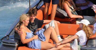 Sarah Ferguson - Cruz Beckham - Cruz Beckham, 17, packs on PDA with girlfriend during boat trip with famous family in Italy - ok.co.uk - Italy - Croatia