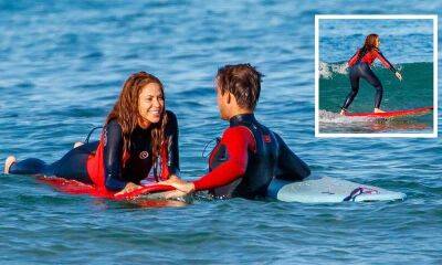 Shakira looks unbothered surfing on vacation following split from Gerard Pique - us.hola.com - Spain