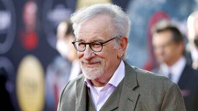 Steven Spielberg shoots first music video for Marcus Mumford — on his phone - www.foxnews.com - Britain - New York