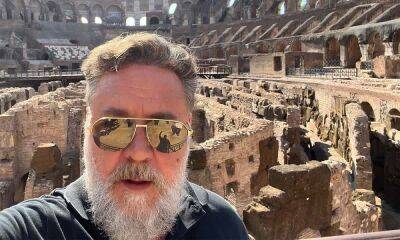 Russell Crowe - Russell Crowe pleads with fans after his mum is left in tears during family holiday in Italy - hellomagazine.com - Italy - Vatican - city Vatican - county Russell - city Rome, Italy