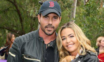 Happy Monday - Denise Richards - Aaron Phypers - Sami Sheen - Denise Richards and husband Aaron Phypers look so loved up in romantic beachside snap - hellomagazine.com - Los Angeles - Greece