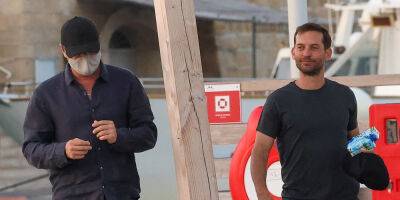 Leonardo DiCaprio & Tobey Maguire Head Out To Dinner in South of France - www.justjared.com - France - Malibu