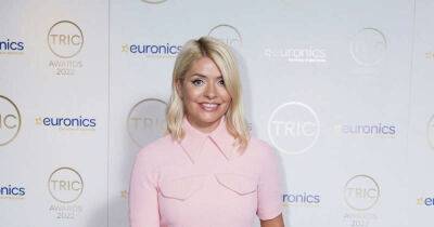 Martin Lewis - Piers Morgan - Philip Schofield - Richard Branson - Deborah Meaden - Fake Holly Willoughby used to steal £370,000 – and she tops list of celebrity scams - msn.com