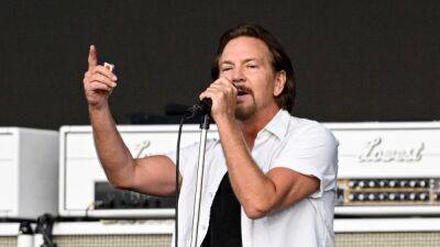 Pearl Jam - Pearl Jam Cancels Vienna Concert After Eddie Vedder’s Vocal Cords Damaged From Paris Smoke - thewrap.com - France - Paris - USA - city Amsterdam - city Prague - city Vienna