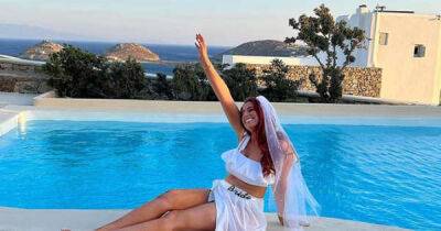 Stacey Solomon reveals Greek-inspired wedding garden transformed by fake flowers from Amazon and eBay - www.msn.com - Greece