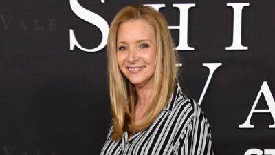 Lisa Kudrow - Can I (I) - Lisa Kudrow Recalls Her Son’s 'Demeaning' Reaction to ‘Friends’ - etonline.com