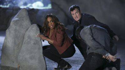 Nathan Fillion & Niecy Nash-Betts Tease What’s To Come In ‘The Rookie’s Fifth Season & ‘The Rookie: Feds’ First, How “Mothership” Series & Spinoff Will Overlap – Comic-Con - deadline.com - county San Diego