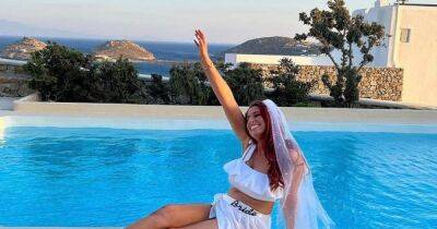 Stacey Solomon gives glimpse of 'Greek island' wedding flowers ahead of Pickle Cottage ceremony - www.ok.co.uk - Greece