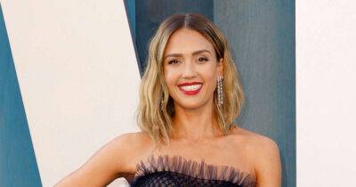 Jessica Alba - Cash Warren - Tiktok - Jessica Alba goes to therapy with daughters so they can tell her ‘what’s not working’ about her parenting - msn.com - Britain
