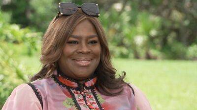 Retta Gives an Inside Look at the 'Ugliest House in America' (Exclusive) - www.etonline.com