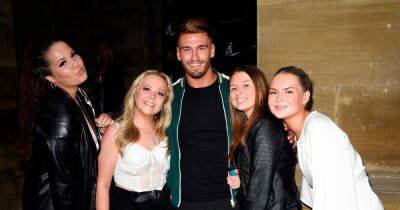 Billy Brown - Paige Thorne - Cheyanne Kerr - ITV Love Island's Jacques O'Neill looks happy as he poses with fans in Manchester after quitting show - manchestereveningnews.co.uk - Manchester