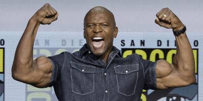 Terry Crews Rips His Shirt Off During 'Tales Of The Walking Dead' Panel at Comic-Con - www.justjared.com - county San Diego