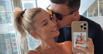 Billie Faiers beams with Greg Shepherd as they cradle blossoming bump: 'halfway there baby' - www.ok.co.uk