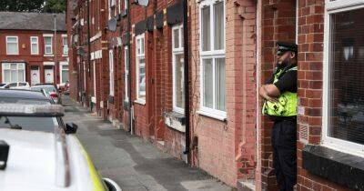 Police swoop on Gorton house in 'ongoing investigation' - www.manchestereveningnews.co.uk - Manchester