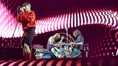 John Frusciante - Rick Rubin - Anthony Kiedis - Denver Broncos - Red Hot Chili Peppers Unveil New Album During Soggy Denver Tour Opener: Concert Review - variety.com - USA - California - Malibu - Chad