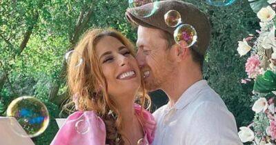 Stacey Solomon marries Joe Swash in intimate ceremony at Pickle Cottage with special performance - www.ok.co.uk