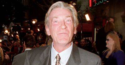 David Warner Dead: ‘Titanic’ and ‘The Omen’ Star Dies at 80 After Cancer-Related Illness - www.usmagazine.com