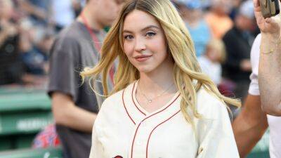 Sydney Sweeney Wore a Cropped and Cute Baseball Jersey - www.glamour.com - Jersey - Boston