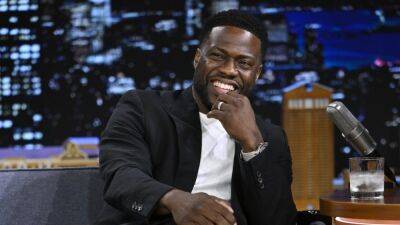 Kevin Hart - Chris Rock - Dave Chappelle - Kevin Hart Says Goat Hilariously 'Destroyed' Chris Rock's Shoes During Surprise Set With Dave Chappelle - etonline.com - Jersey - county Garden - county York - New York, county Garden