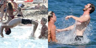 Andrew Garfield Does Backflips Into the Water During Vacation with Famous Friends! - www.justjared.com - Italy